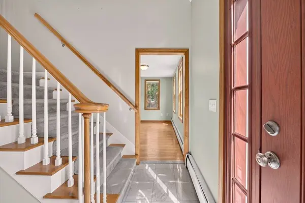 32 Slades Farm Ln, Dartmouth, MA 02748