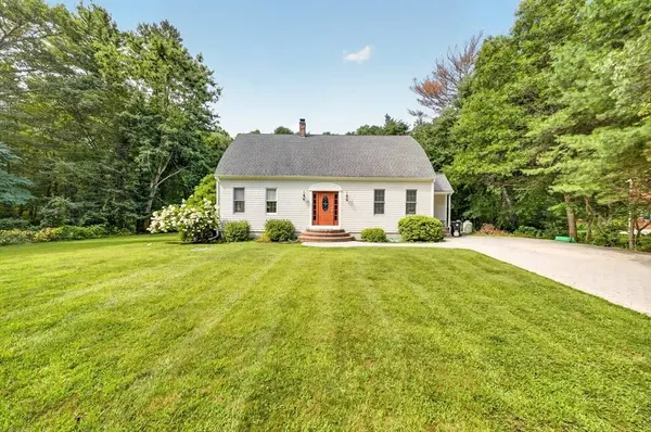 32 Slades Farm Ln, Dartmouth, MA 02748