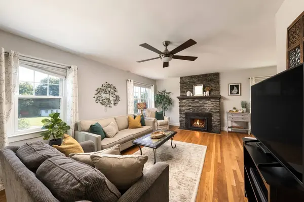 14 Macomber Ave, Dartmouth, MA 02747