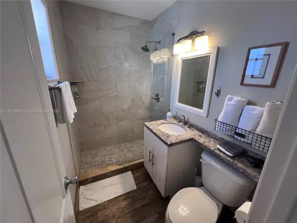 322 Harding St #B206, Hollywood, FL 33019