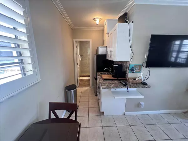 322 Harding St #B206, Hollywood, FL 33019