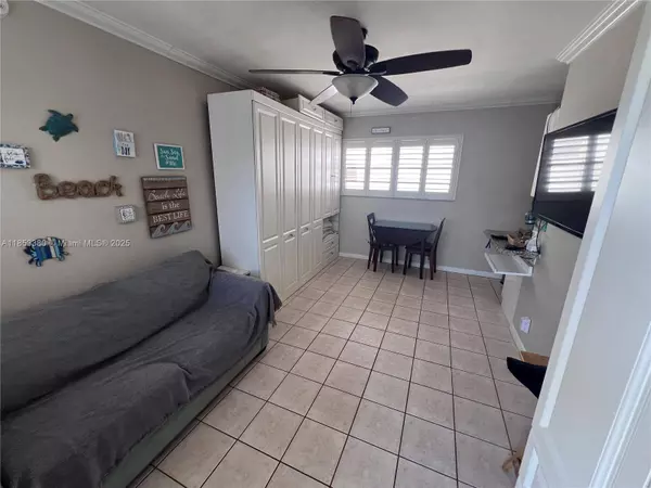 322 Harding St #B206, Hollywood, FL 33019