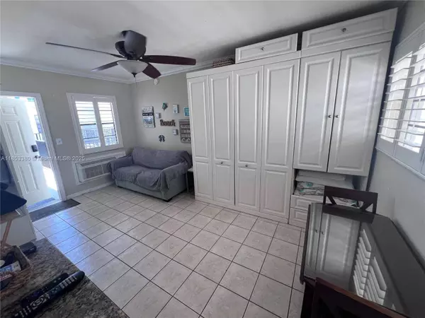 322 Harding St #B206, Hollywood, FL 33019