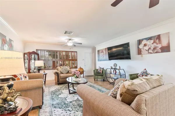 9021 NW 13th St, Plantation, FL 33322