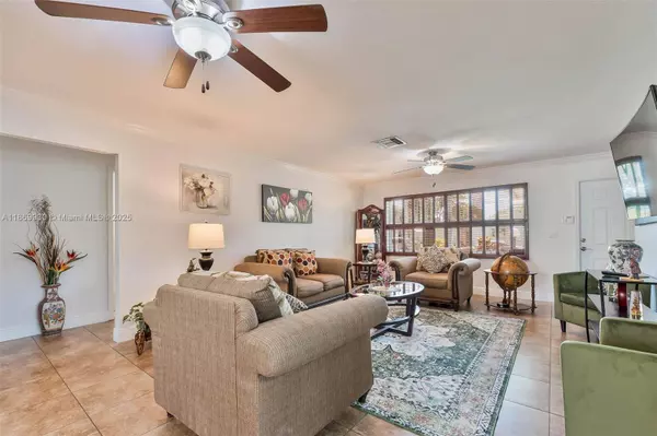 9021 NW 13th St, Plantation, FL 33322