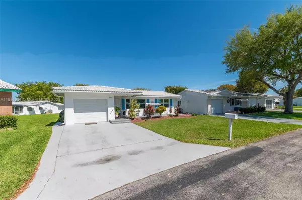 9021 NW 13th St, Plantation, FL 33322