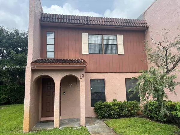 12 Madrid Ln #1-18, Davie, FL 33324