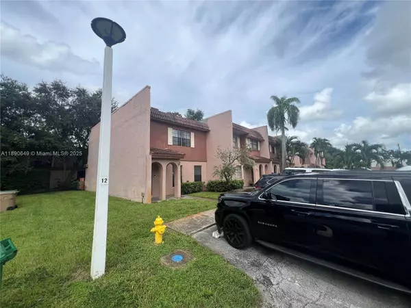 12 Madrid Ln #1-18, Davie, FL 33324