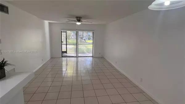 3105 Oakland Shores Dr #J106, Oakland Park, FL 33309