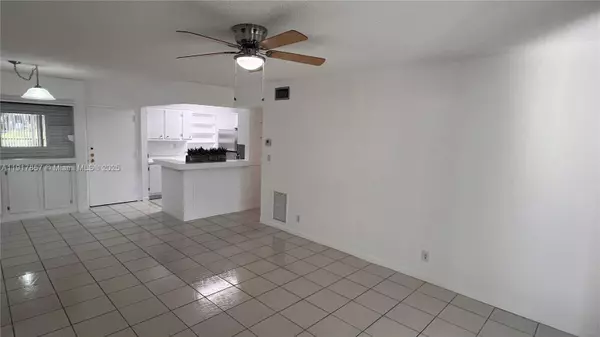 3105 Oakland Shores Dr #J106, Oakland Park, FL 33309