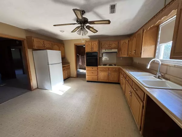 395 Evensville Mtn RD, Evensville, TN 37332