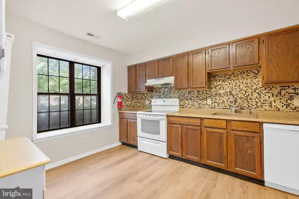 156 CROWN PRINCE DR, Marlton, NJ 08053