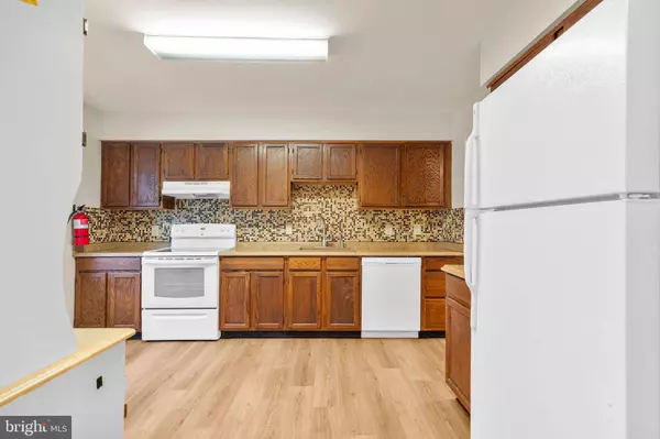 156 CROWN PRINCE DR, Marlton, NJ 08053