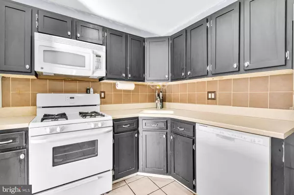 1404 WOODHOLLOW DR, Marlton, NJ 08053