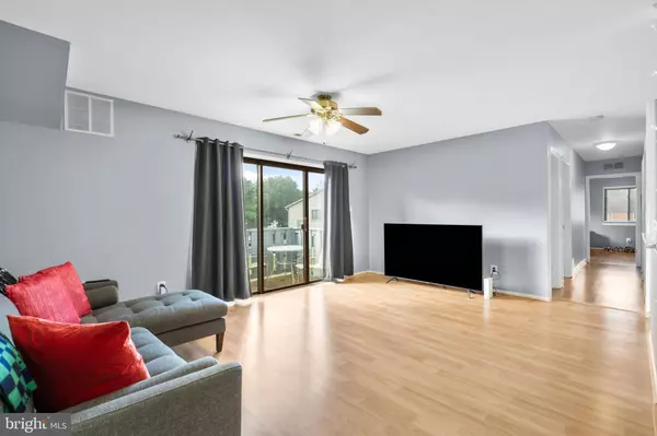 1404 WOODHOLLOW DR, Marlton, NJ 08053