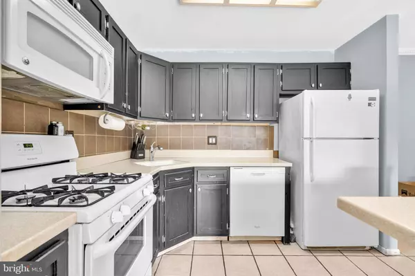 1404 WOODHOLLOW DR, Marlton, NJ 08053