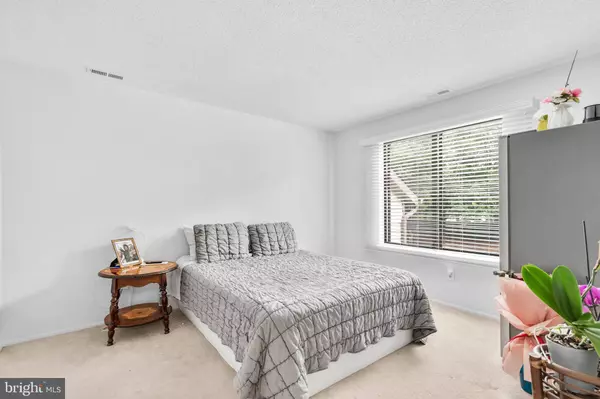 4610-B ABERDEEN DR, Mount Laurel, NJ 08054