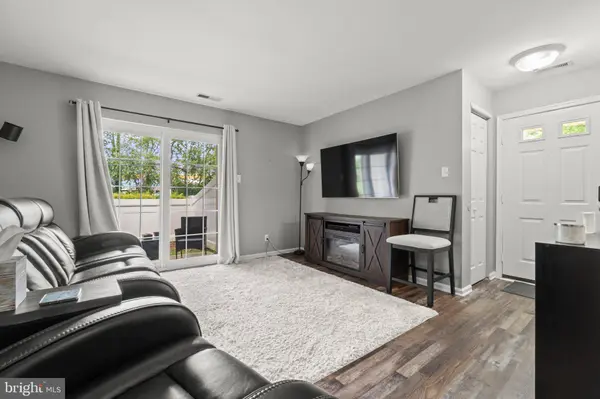 3805-A FENWICK LN, Mount Laurel, NJ 08054