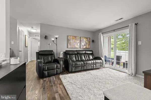 3805-A FENWICK LN, Mount Laurel, NJ 08054