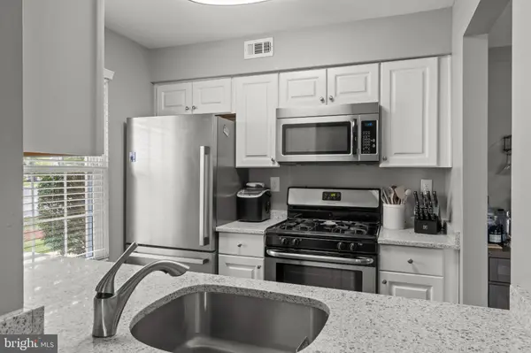 3805-A FENWICK LN, Mount Laurel, NJ 08054