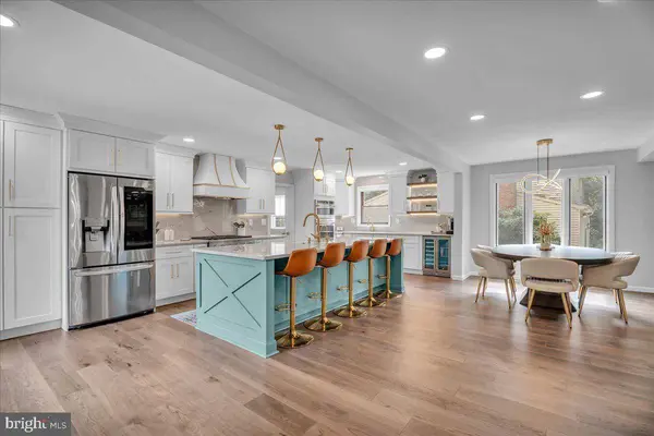 25 TEAK CT, Cherry Hill, NJ 08003