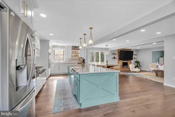 25 TEAK CT, Cherry Hill, NJ 08003