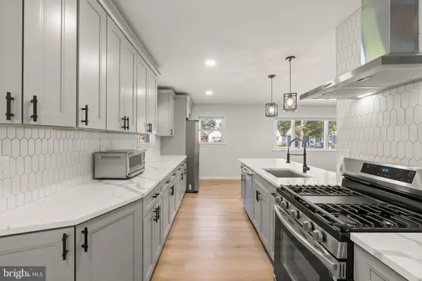 40 WOODBINE AVE, Maple Shade, NJ 08052