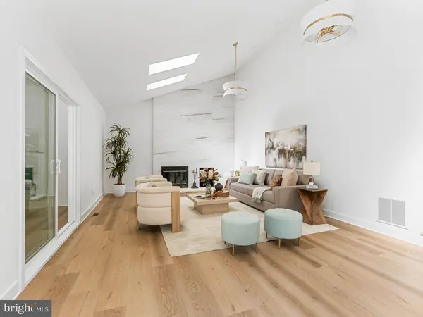 8 WESTBROOKE CT, Voorhees, NJ 08043