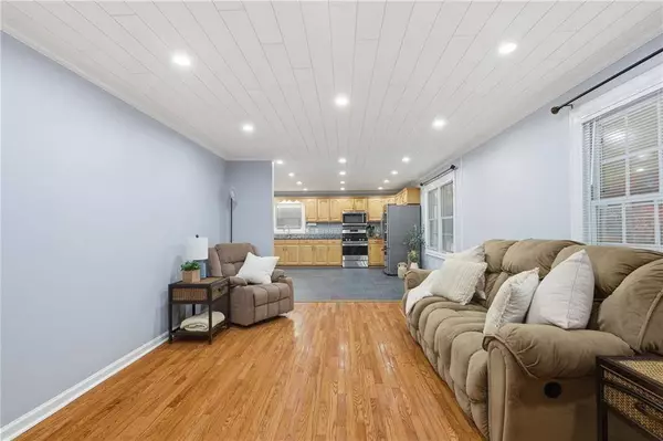 51 Perry LN, Buchanan, GA 30113