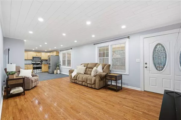 51 Perry LN, Buchanan, GA 30113