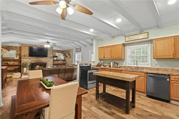 125 Red Mountain RD, Dallas, GA 30157