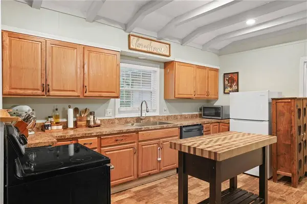 125 Red Mountain RD, Dallas, GA 30157