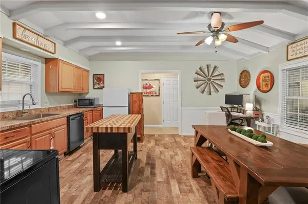 125 Red Mountain RD, Dallas, GA 30157