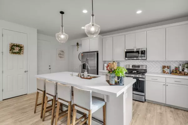 2103 N ELDERBERRY DR W, Saratoga Springs, UT 84045