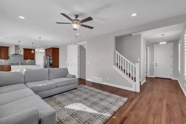 7427 S WOOD FARMS DR W, West Jordan, UT 84084