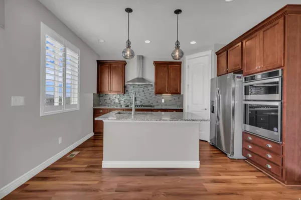 7427 S WOOD FARMS DR W, West Jordan, UT 84084