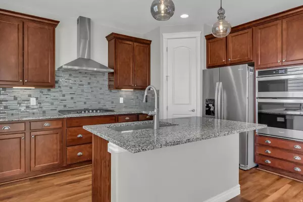 7427 S WOOD FARMS DR W, West Jordan, UT 84084