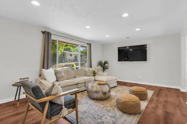 1124 WEBSTER DR, Sandy, UT 84094