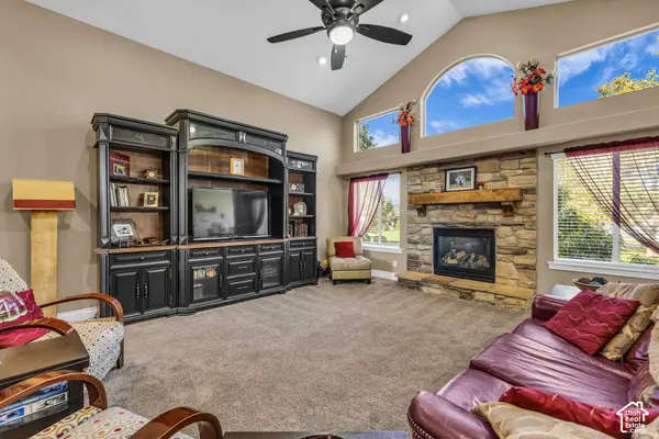 924 W WILLOWMERE, Kaysville, UT 84037