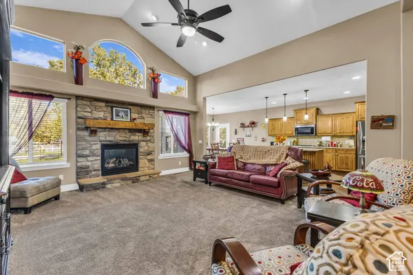 924 W WILLOWMERE, Kaysville, UT 84037