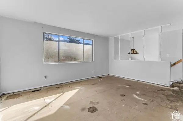 10258 S MOUNT VIEW DR, Sandy, UT 84070
