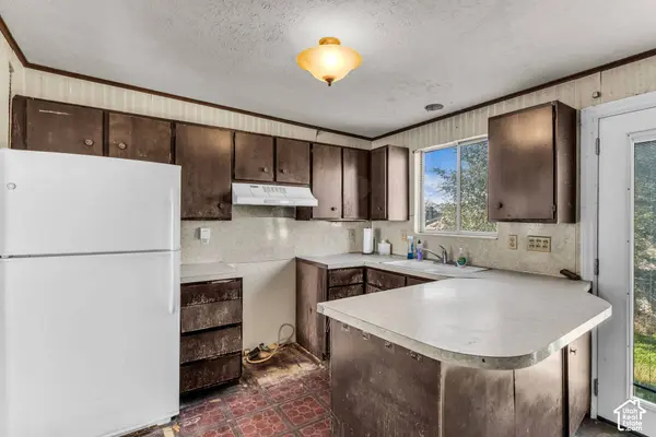 10258 S MOUNT VIEW DR, Sandy, UT 84070