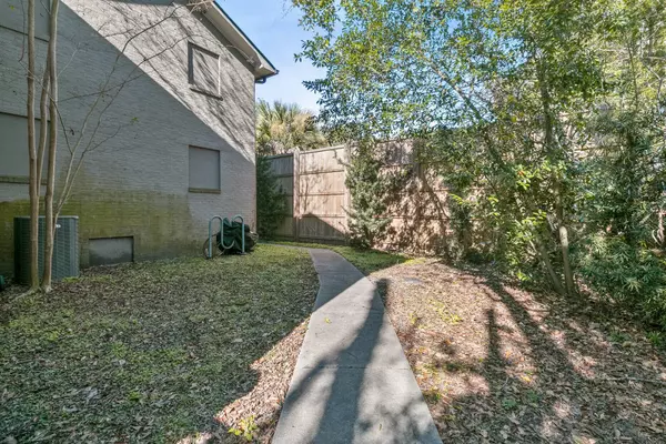 552 Savannah Hwy #4, Charleston, SC 29407