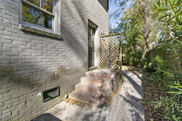 552 Savannah Hwy #4, Charleston, SC 29407