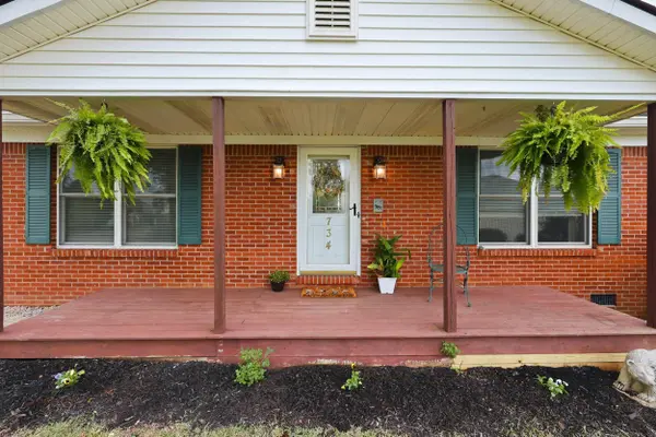 734 River Road, Frankfort, KY 40601