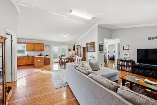734 River Road, Frankfort, KY 40601