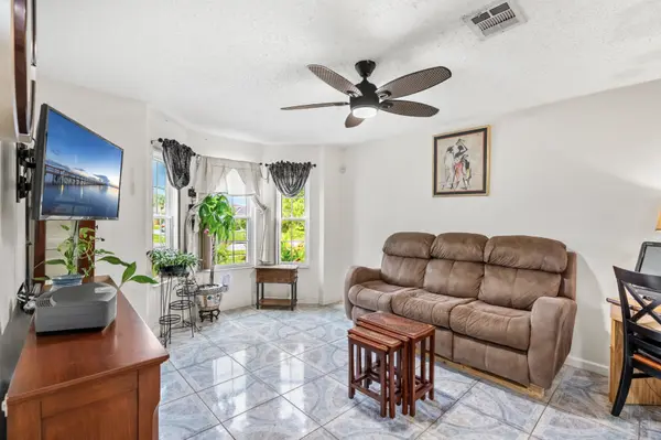 1028 Ocala Woods Ln, Orlando, FL 32824-6620