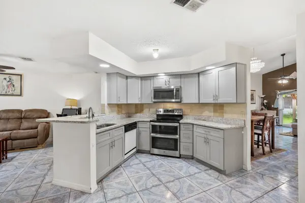 1028 Ocala Woods Ln, Orlando, FL 32824-6620