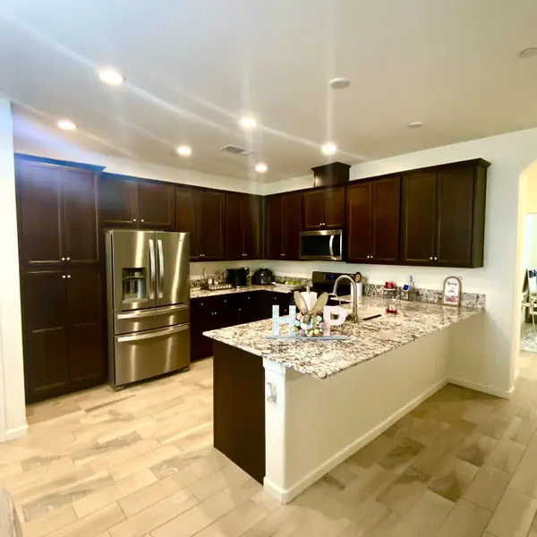 Seymour St, Tulare, CA 93274