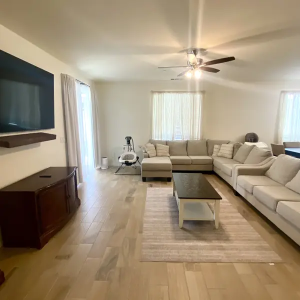 Seymour St, Tulare, CA 93274